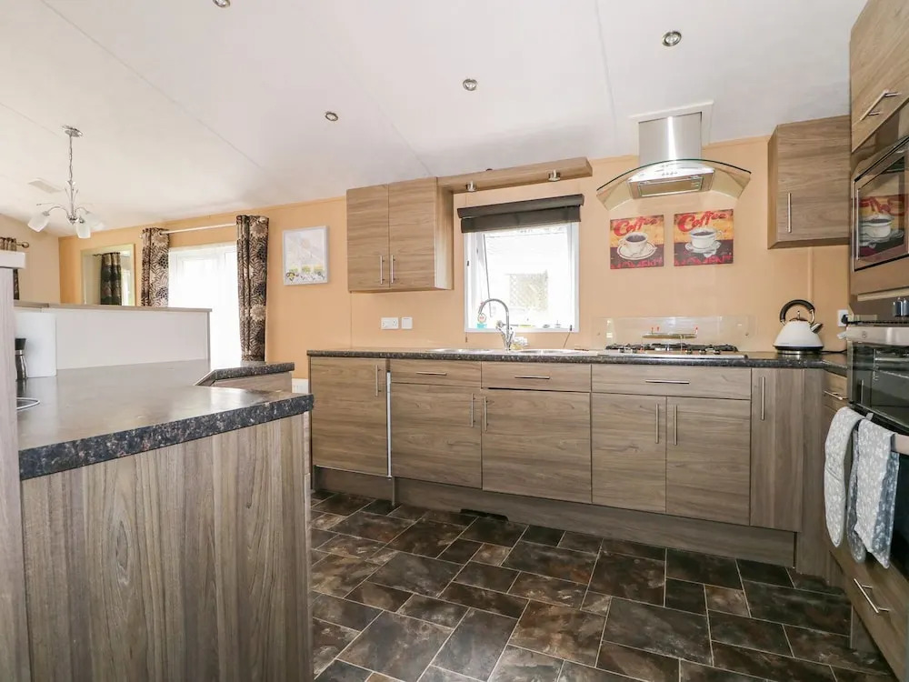 Squirrel Lodge Hazel 6