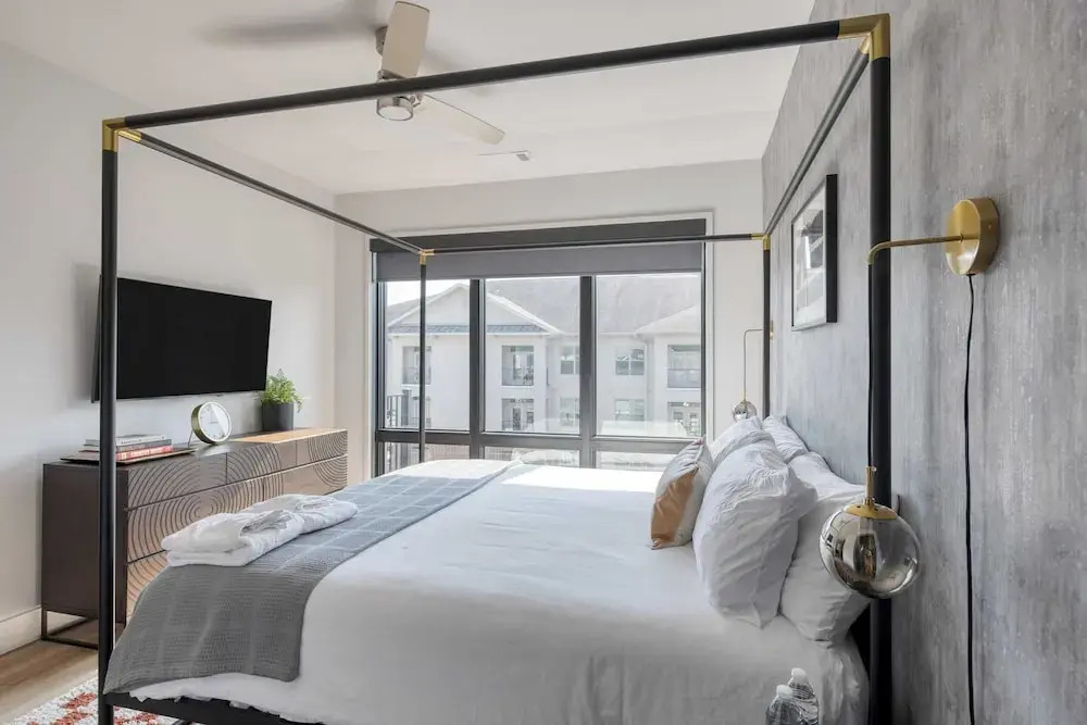 Sleeps 18 3 Modern Midtown Apartments w/ Gym + Pool Walkable to Shops & Eats
