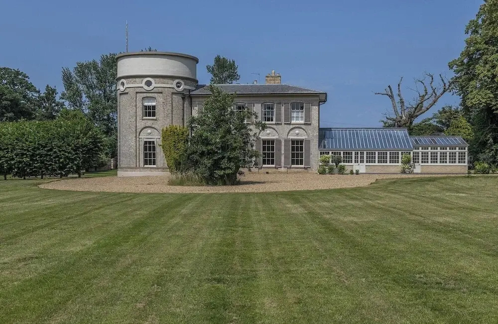 Ormesby Manor - 8 Beds - Sleeps 16 - Hot Tub