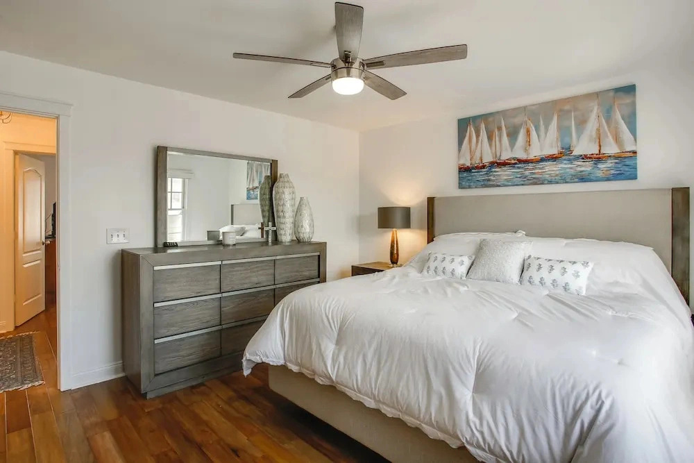 1 Mi to Pier: Spacious Home w/ Private Yard