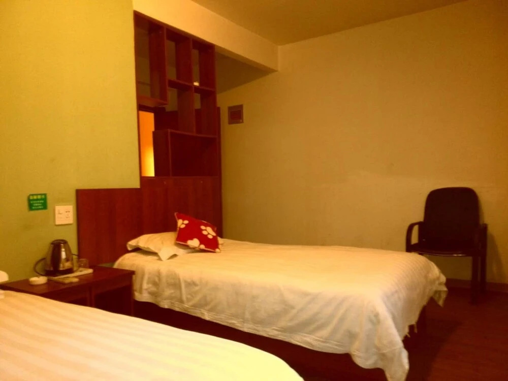 Letu first home inn xiaoshan Airport