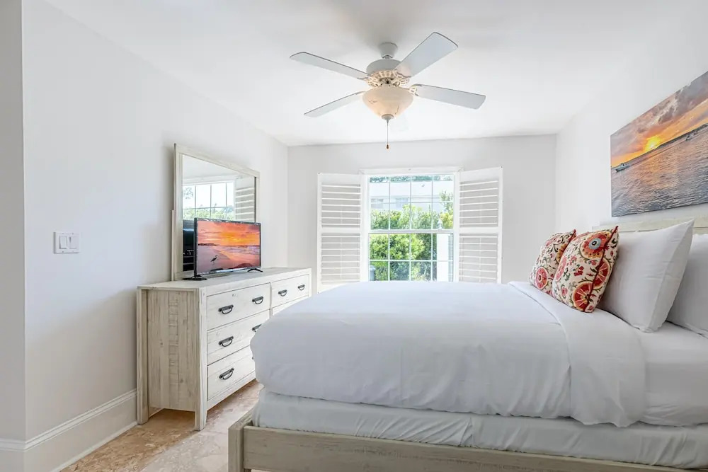 Bayshore Breeze S 31 Bayshore Dr 4BR 2BA 9