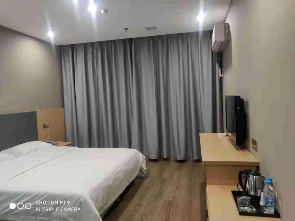 Super 8 Hotel Yizheng ShiDaiGuangChang