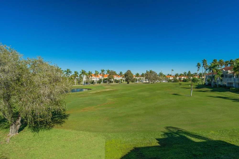 Vista Verde West by Vtrips