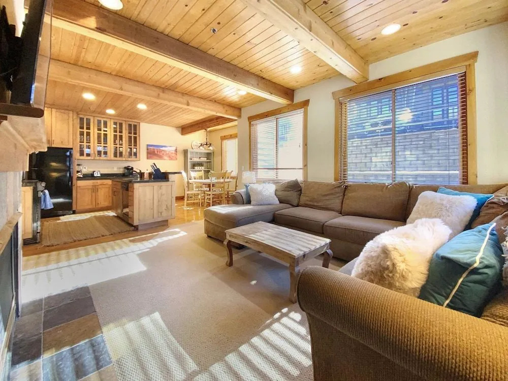 Settlers 2 Bedroom Condo by RedAwning