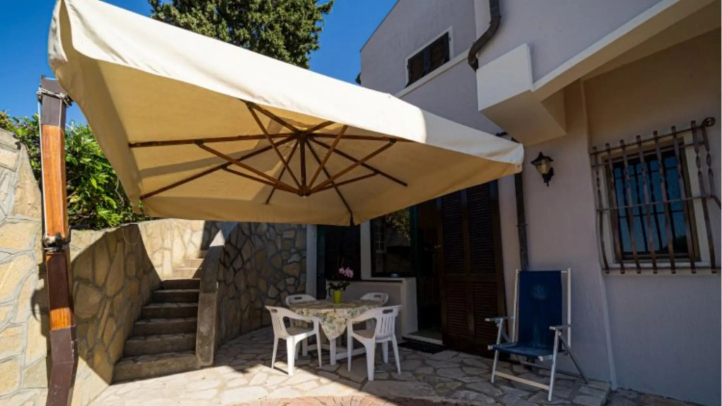 Three-bedroom Trilo Serena in center of Capoliveri with private parking-APPARTAMENTO TRILO SERENA