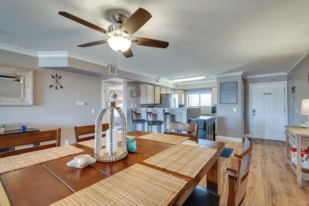 Waterfront Condo w/ Pool Access in Lake Havasu