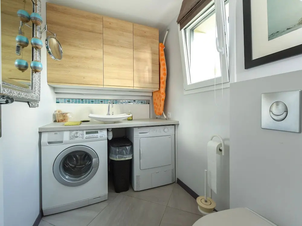 Luxury Holiday Home in Bannalec With Swimming Pool