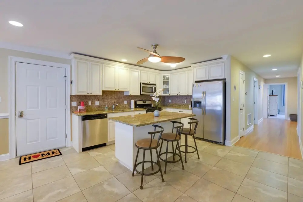 Spacious Wildwood Townhome w/ Covered Balcony