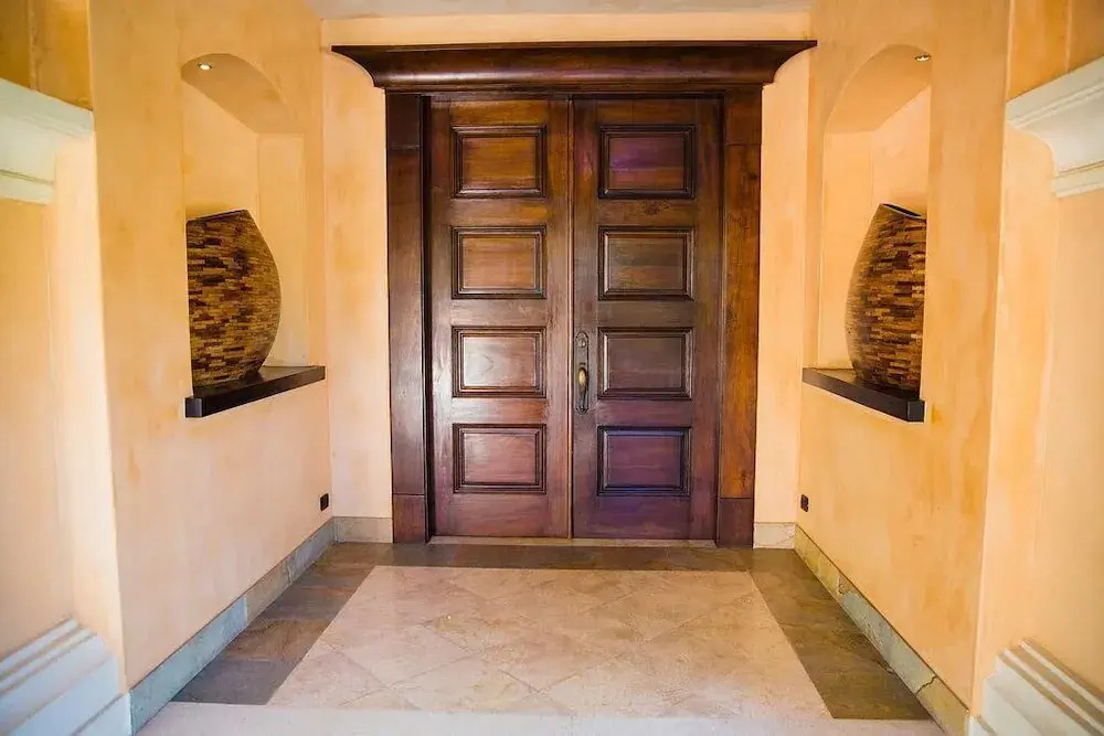 Luxurious Beachfront Mansion with a Stunning Infinity Pool in Playa Flamingo