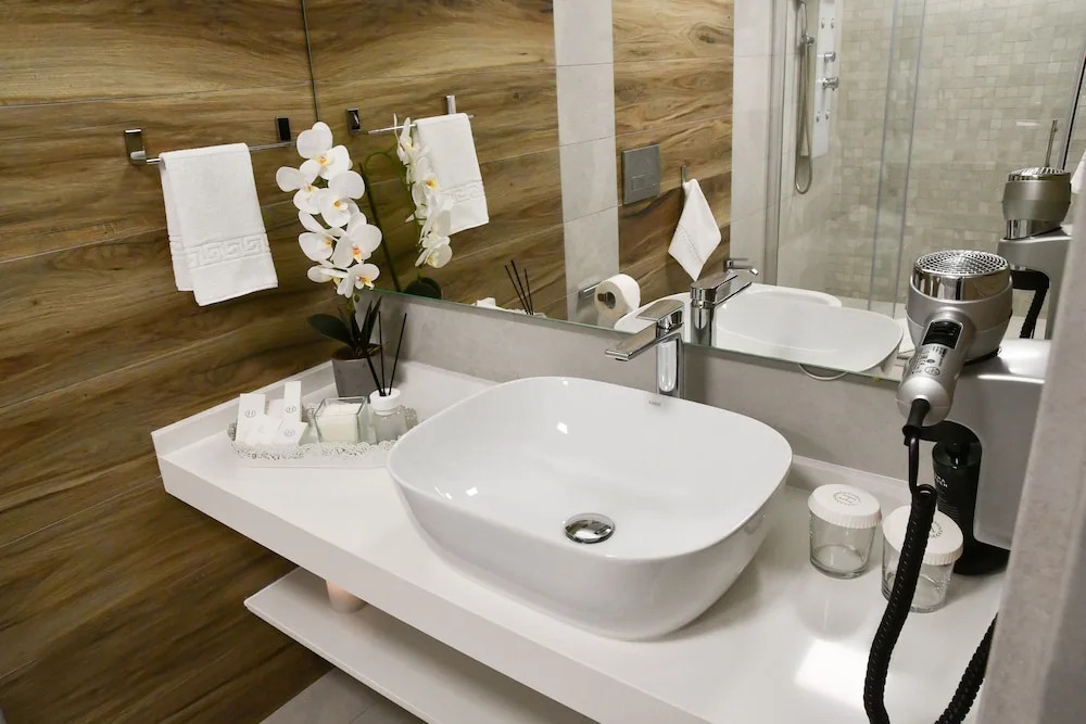 Novos Luxury Suites