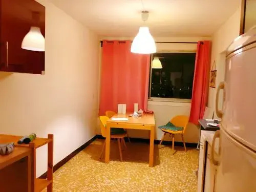 A Simple Bedroom In A Shared Apartment 20 Min To Paris Center