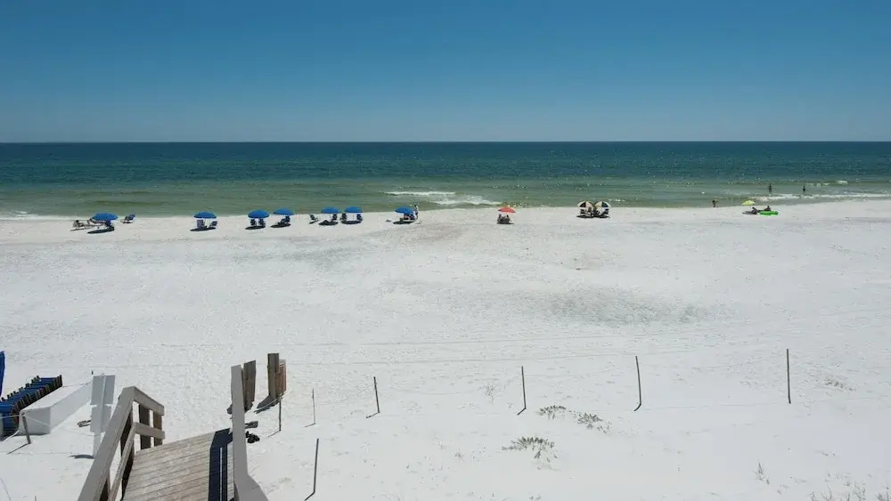 2 Minutes to Beach & Next to Pool - Free Beach Setup, Sleeps 12
