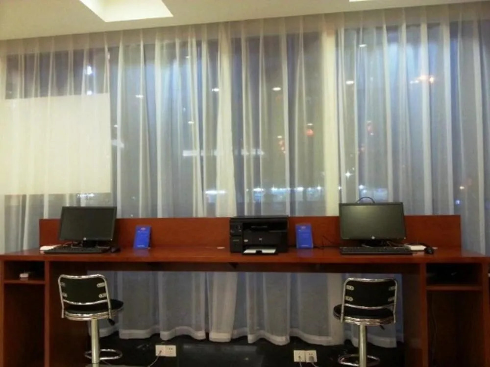 Hanting Express Shenzhen Fuyong Baoan Airport Branch Hotel