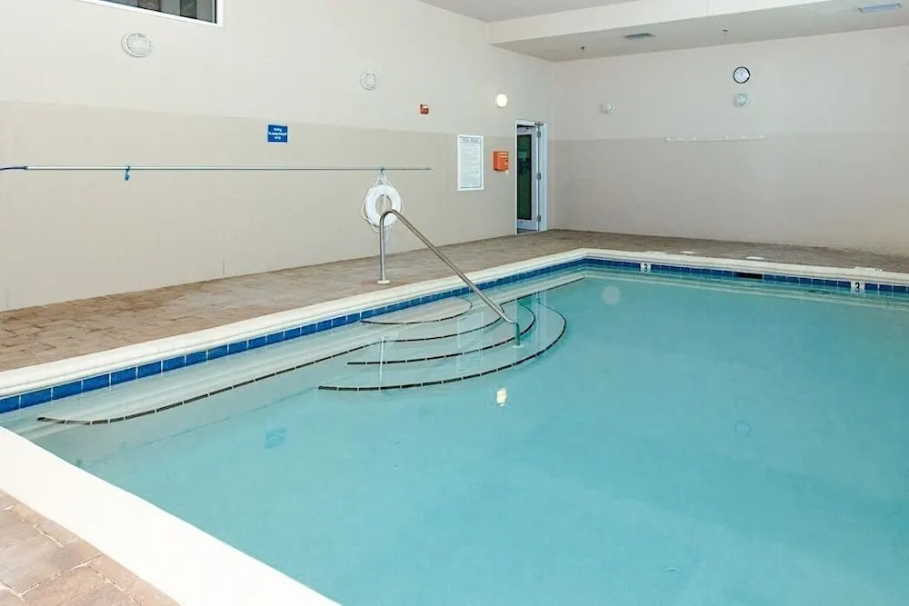 All-suite W/ Gulf-view Balcony & Pool Access 2 Bedroom Condo