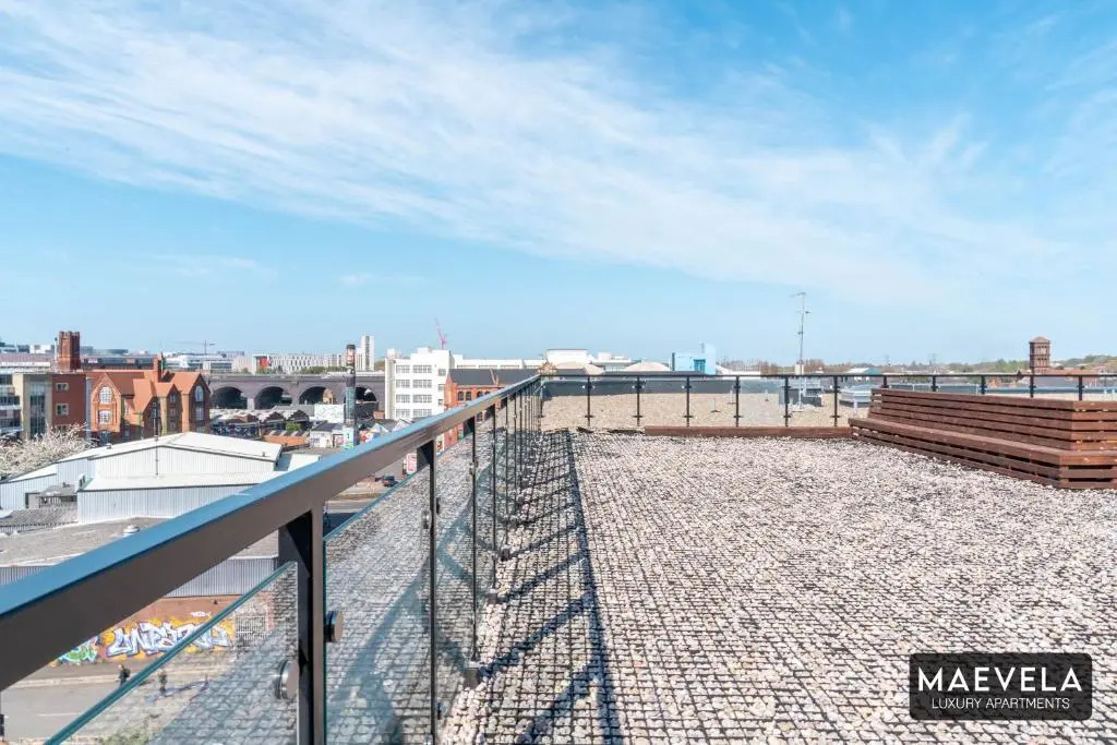MAEVELA Apartments - Luxury Top Floor Penthouse - With Parking - 2 Bedroom New Build Apartment ✪ City Centre, Digbeth ✓ With Huge Patio Sliding Doors - CITY VIEW - ROOFTOP TERRACE - PS4 & Smart TV's