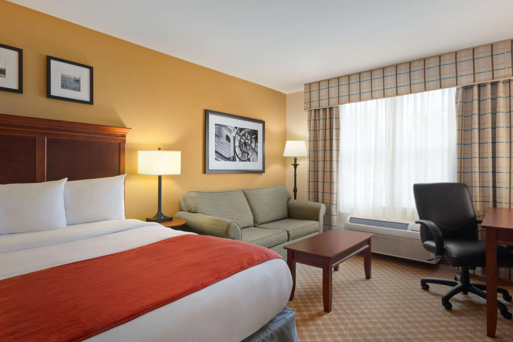 Country Inn & Suites by Radisson, Holland, MI