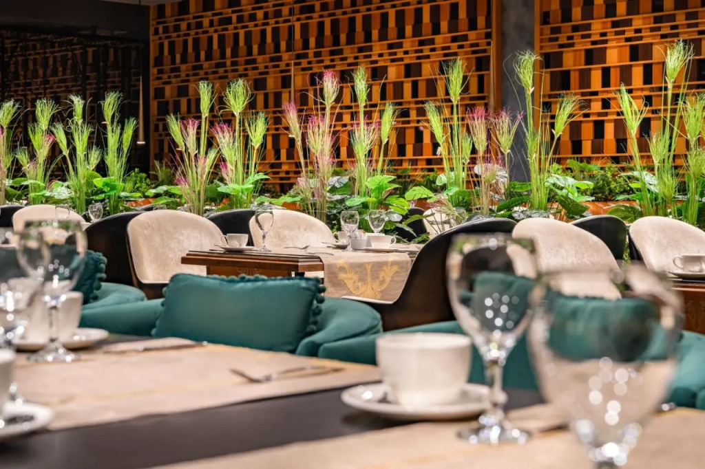 Les Ambassadeurs Marina Hotel & Casino