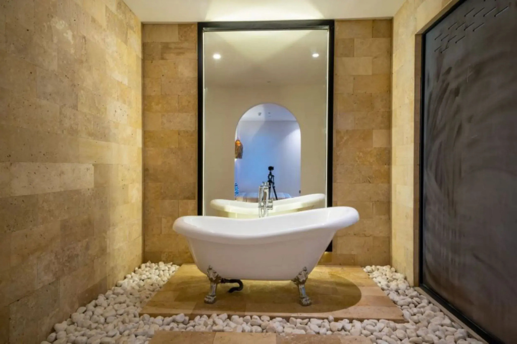 Lures Hotel