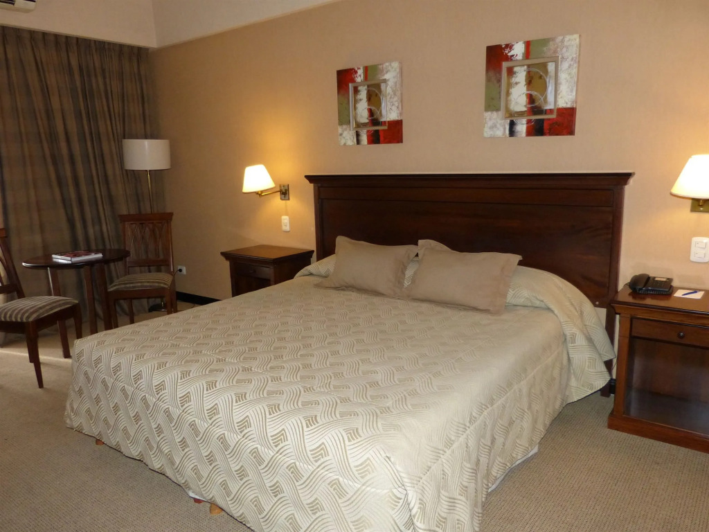 Howard Johnson Pilar Resort Spa & Convention Center