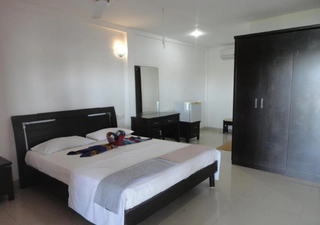 H&M Resort Arugambay