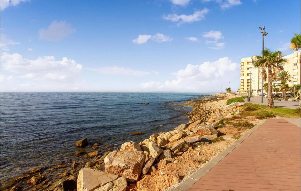 Nice apartment in Torrevieja with 3 Bedrooms