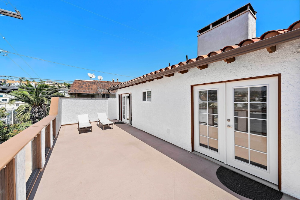 Ocean-view Oasis: Steps to Dana Point Beaches!