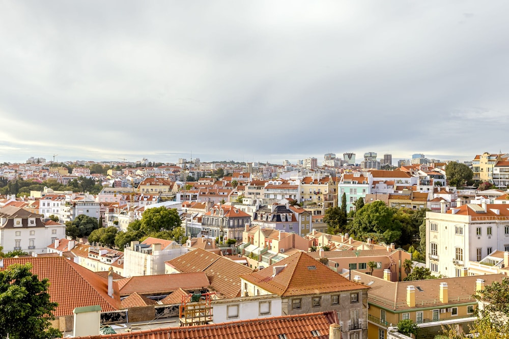 Bairro Alto Garden IV by Homing