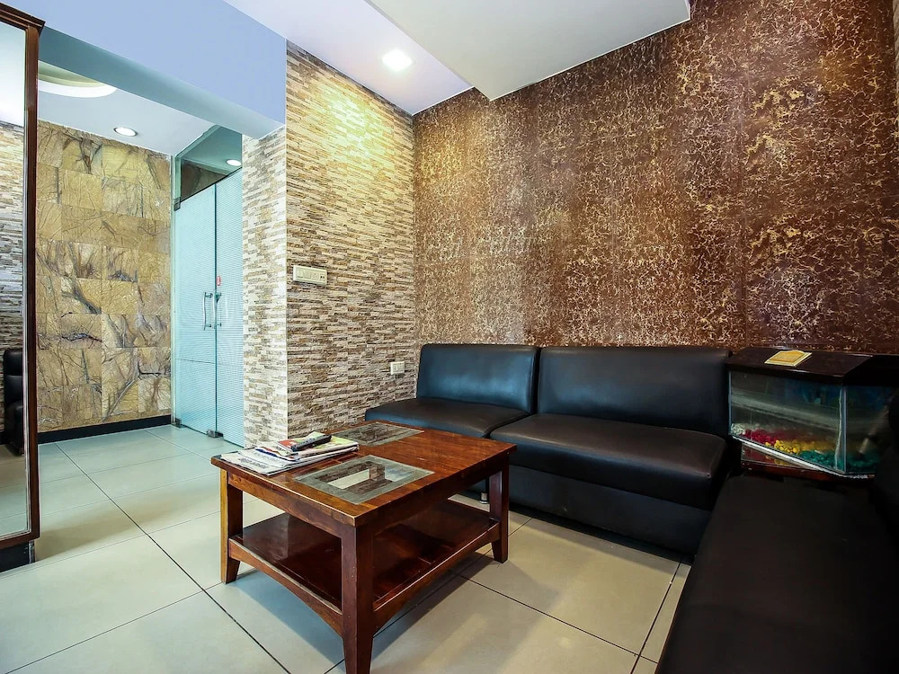 OYO 16382 Hotel Sinjara