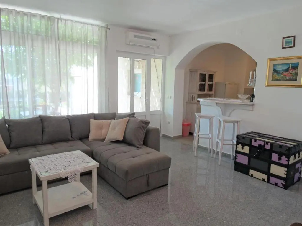 Apartmani Novi Vinodolski 32706 - Radmila
