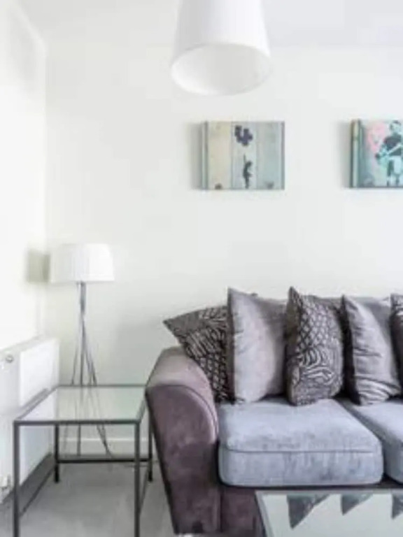 Modern 2 Bedroom Property in Stylish Complex