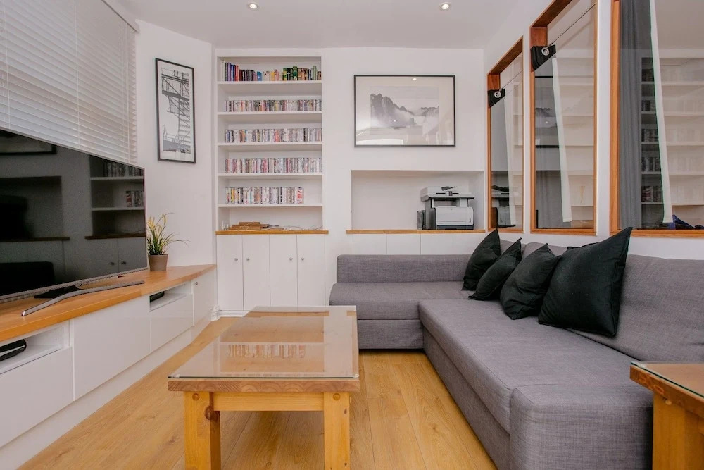 Modern Flat in West Kensington