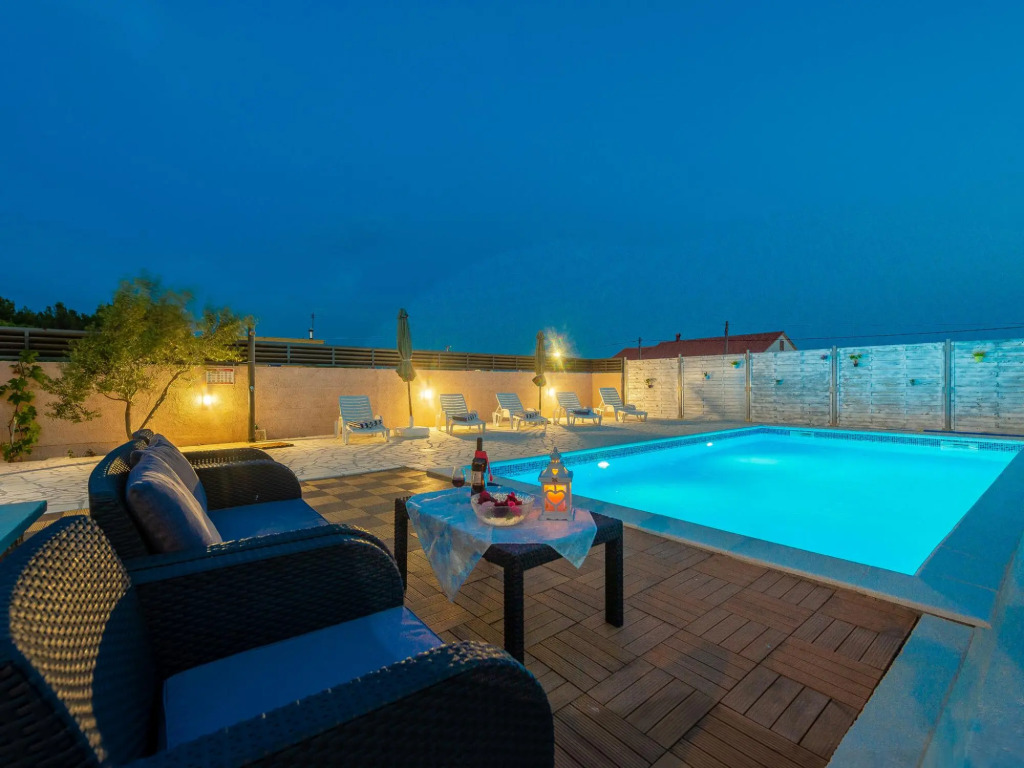 Holiday Home in Lisicic with Pool