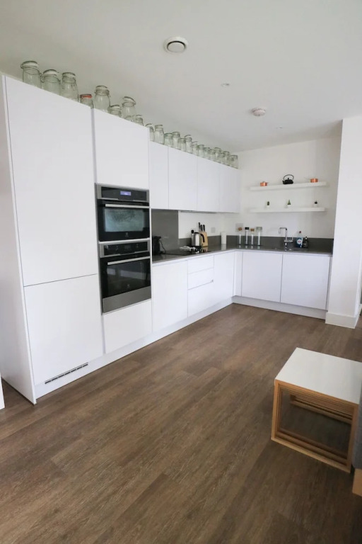 Modern 2 Bedroom Apartment in Putney