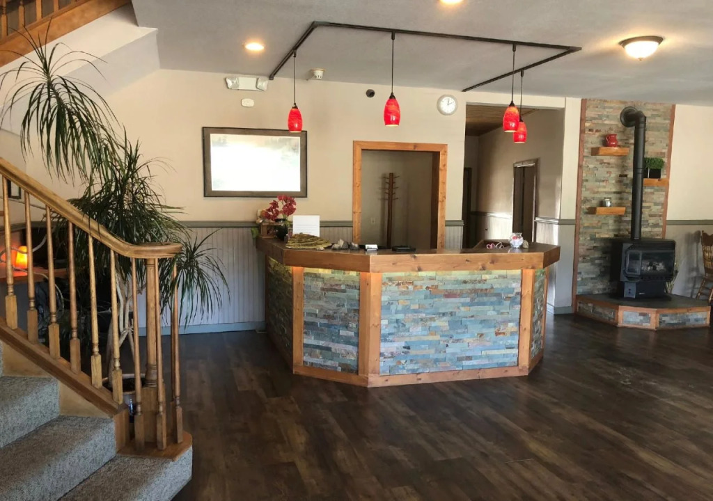 Timber Lodge Inn