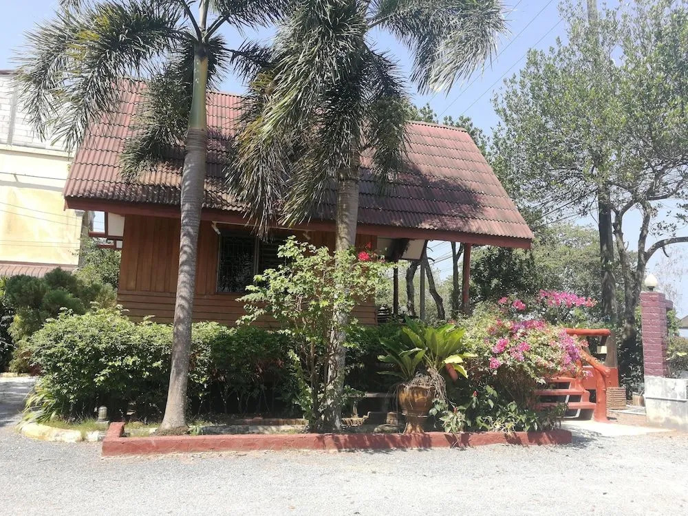 Lan Bua Resort