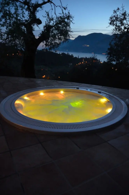 Villa with pool and beautiful lake view