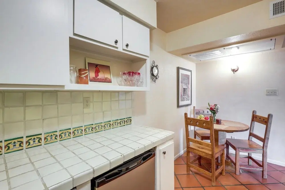 Cozy Southwest Style Santa Fe Condo!
