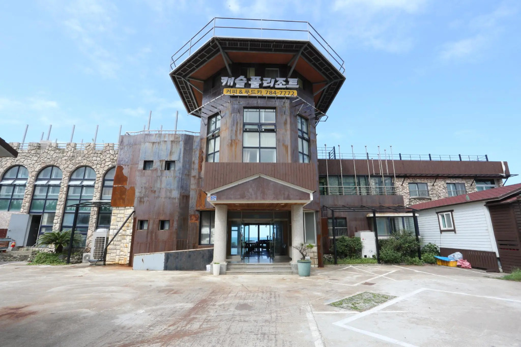 Castle Pool Resort