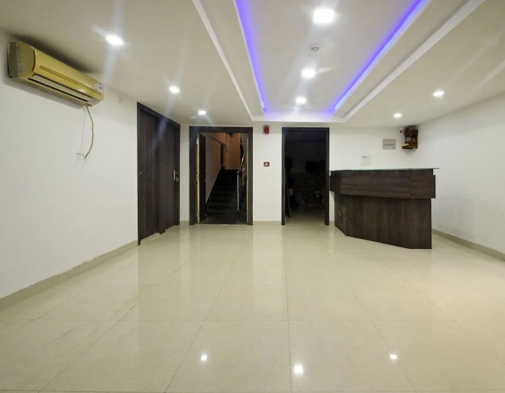 OYO 8433 Hotel