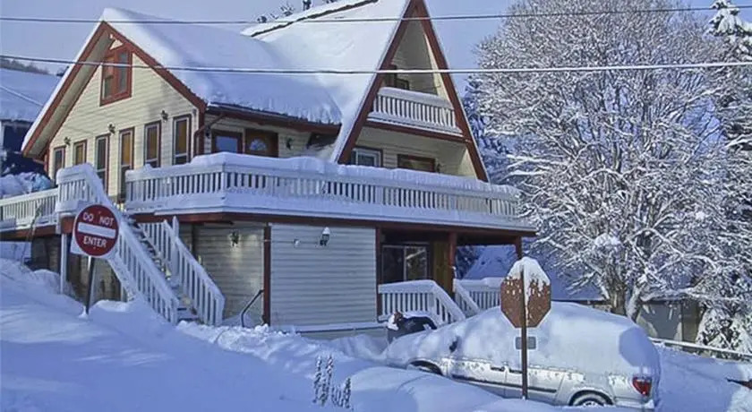 RedAwning Old Town Woodside