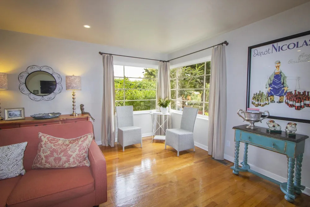 Charming Kismet Cottage! Aquarium Passes Included