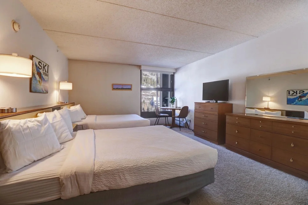 Perfectly Located Hotel Room - Ski-In Ski-Out - Steps to the American Eagle/American Flyer chairlifts - MP522H by RedAwning