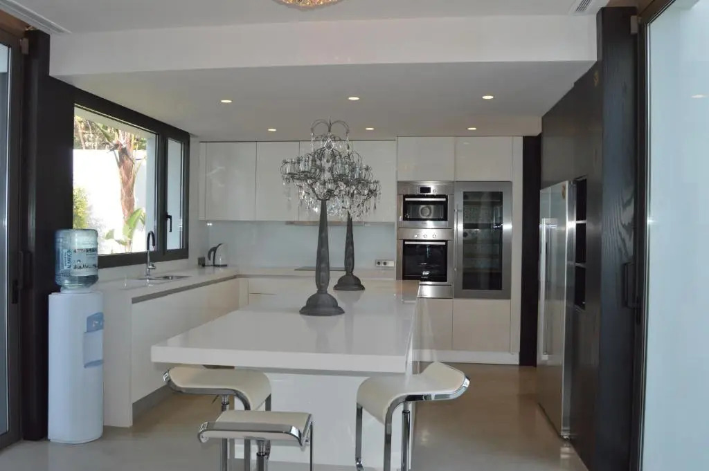 Modern Designer Villa 34121743 Direct Seafront Los Monteros Marbella for Holiday Rentals