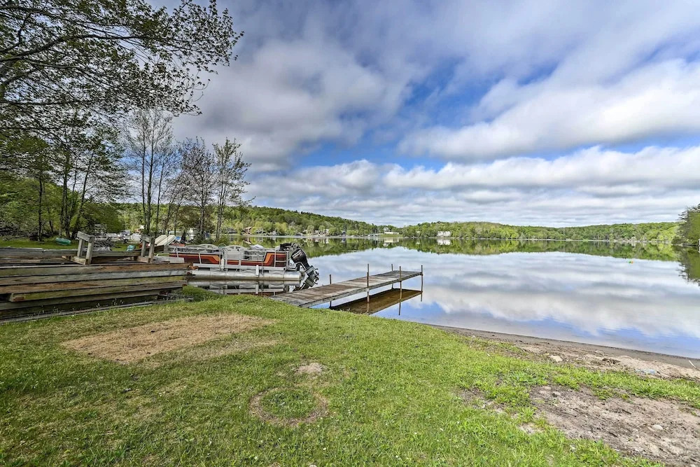 Luxe Lakefront Family Cottage: Private Beach, Dock