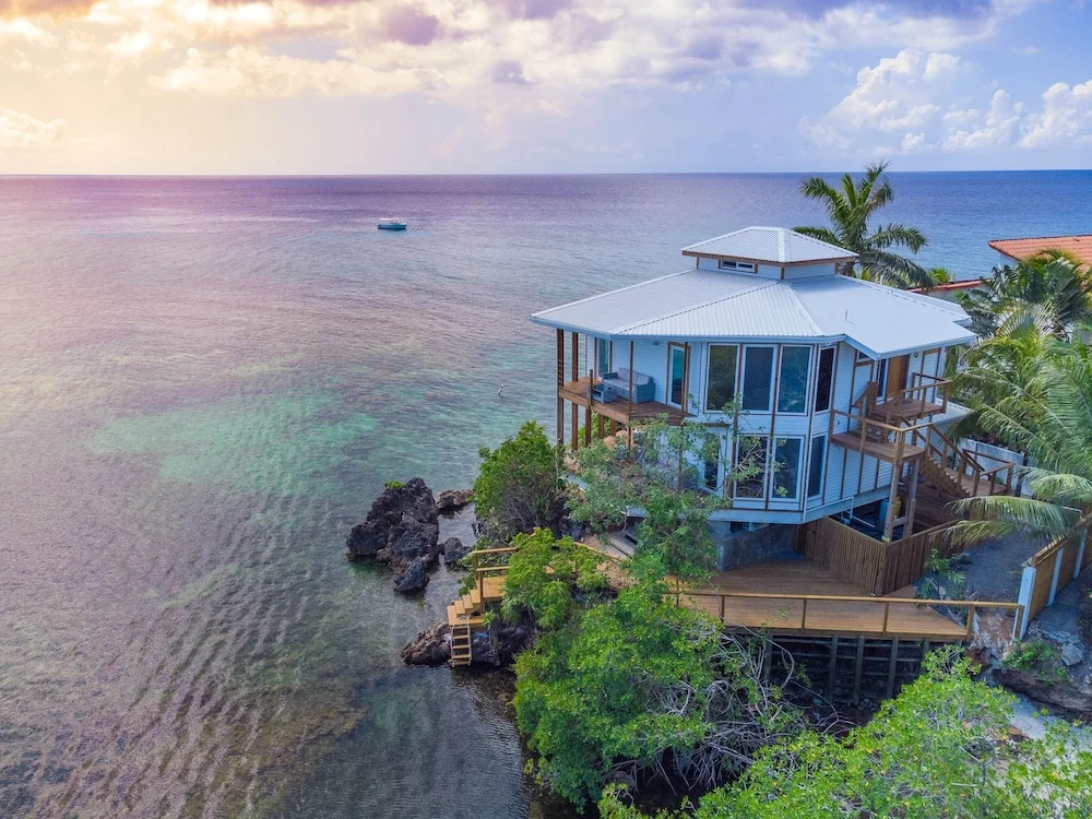 Wow! Views and more, fantastic 2 bedroom in West End - Villa Agua apts