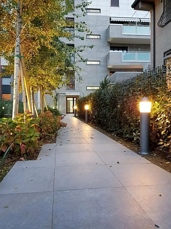ampio appartamento con giardino e box