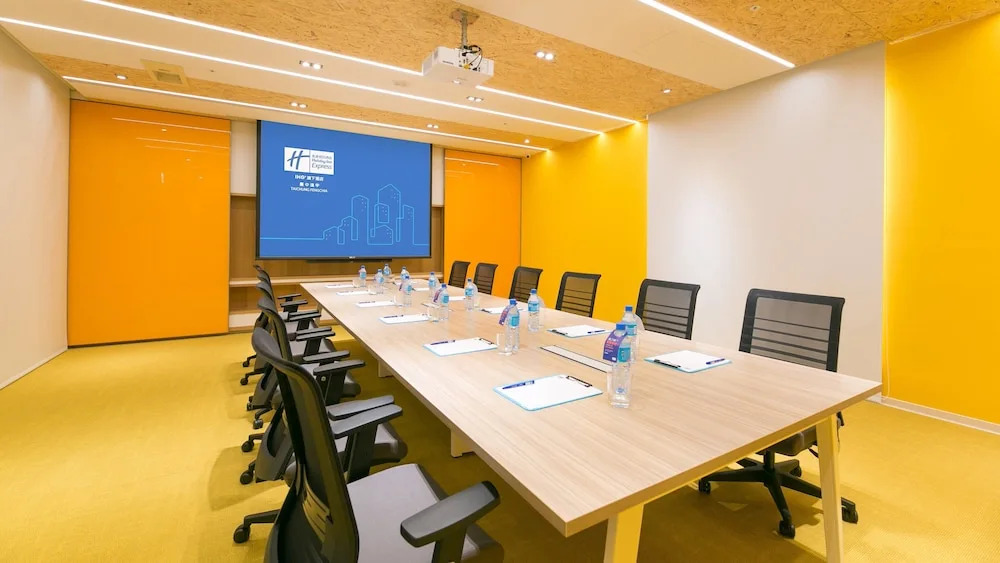 Holiday Inn Express Taichung Fengchia by IHG