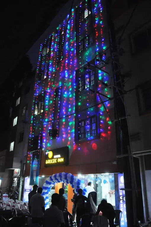 Oyo 10450 Breeze Inn
