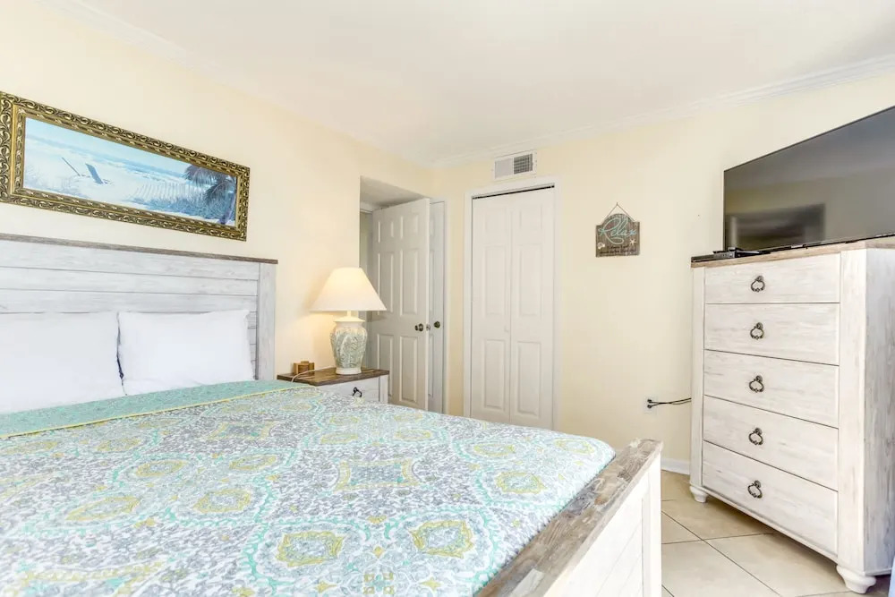 Private 3BR's at Palms by Hosteeva